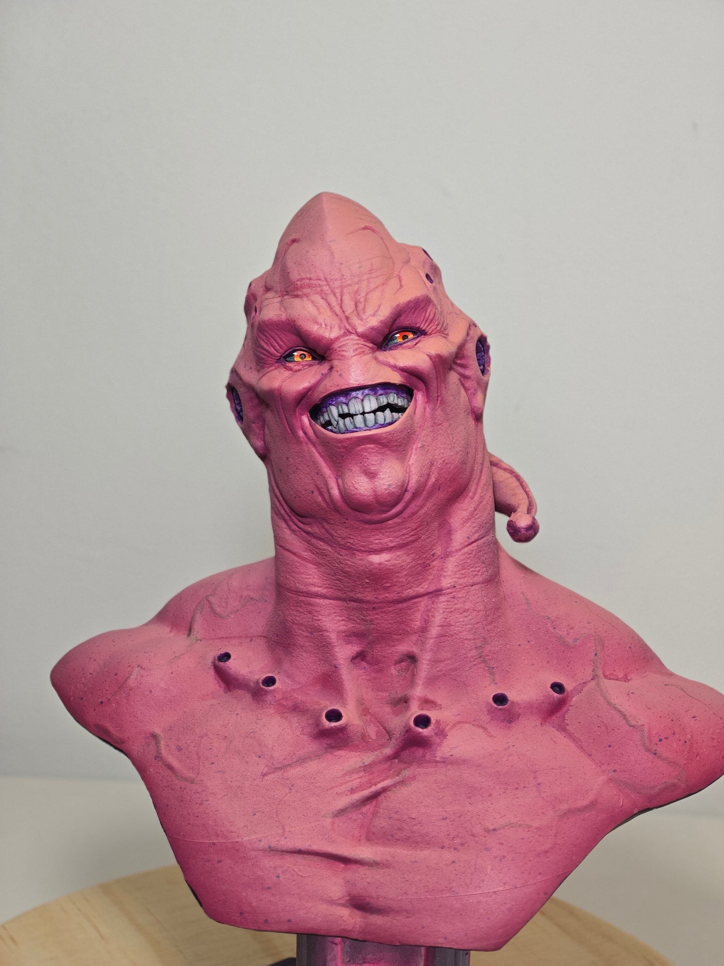 Figura busto Buu realista