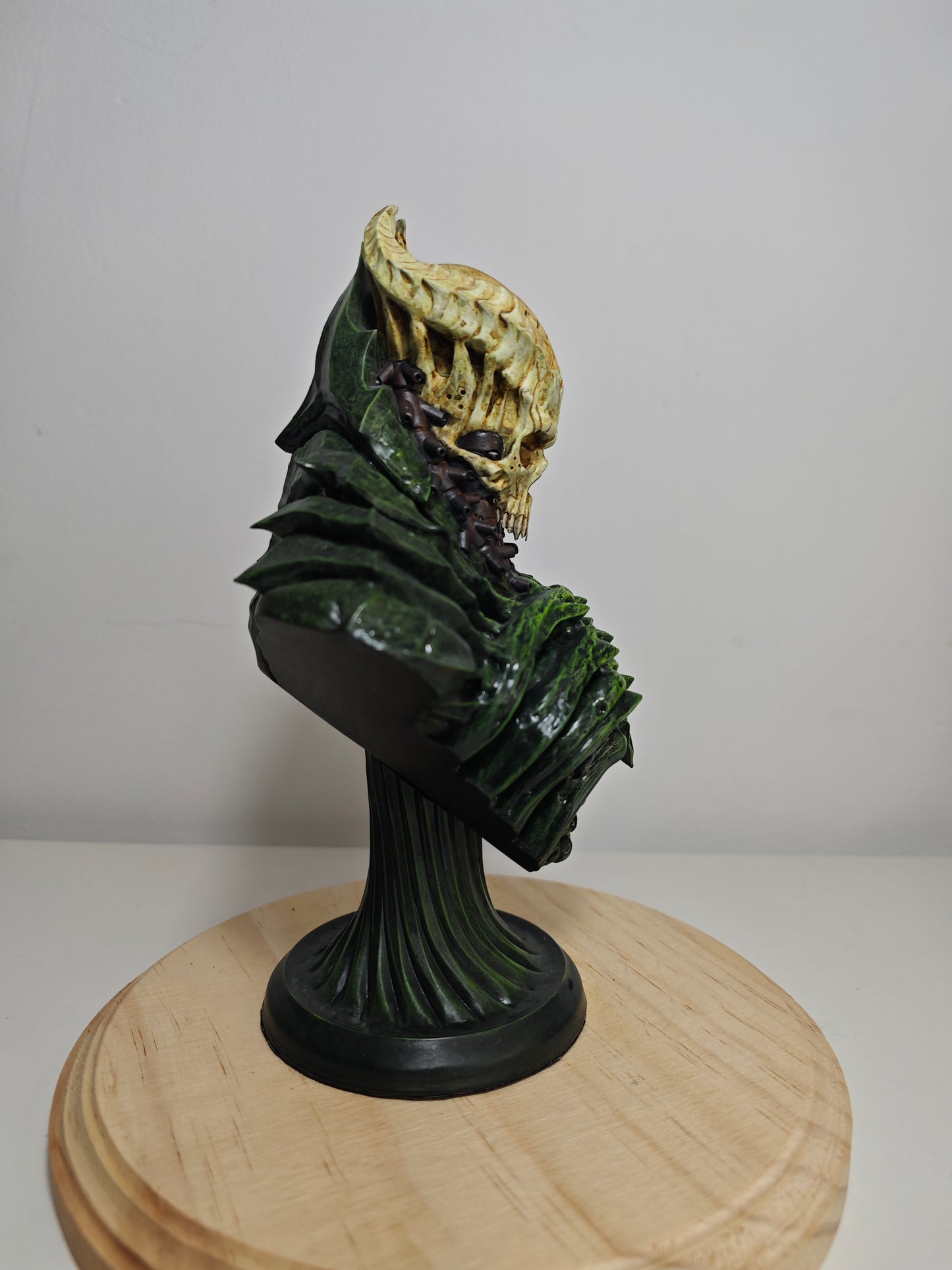 Figura busto alien