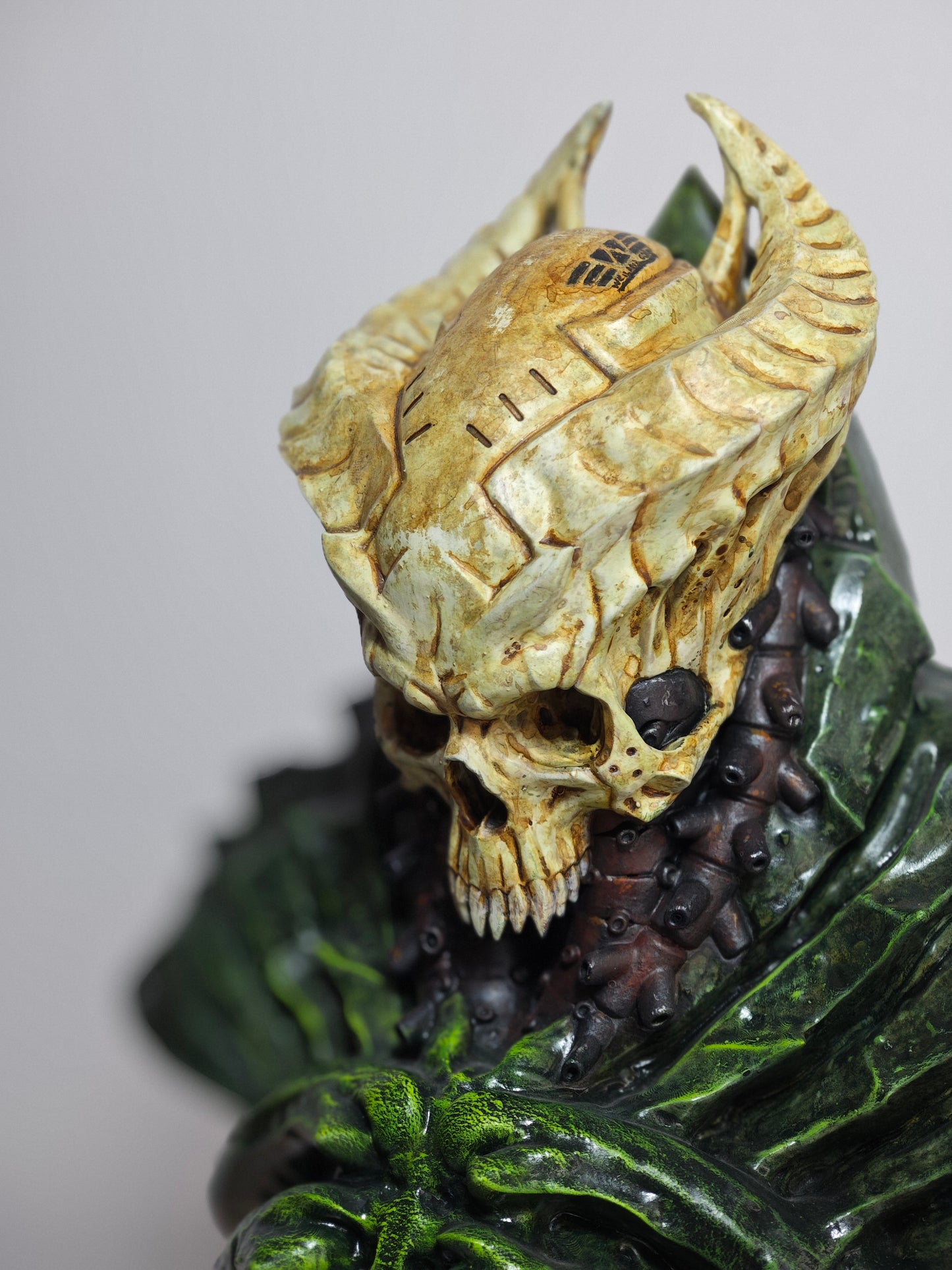 Figura busto alien