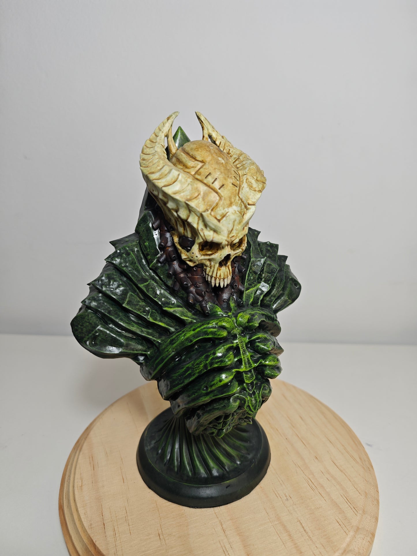 Figura busto alien